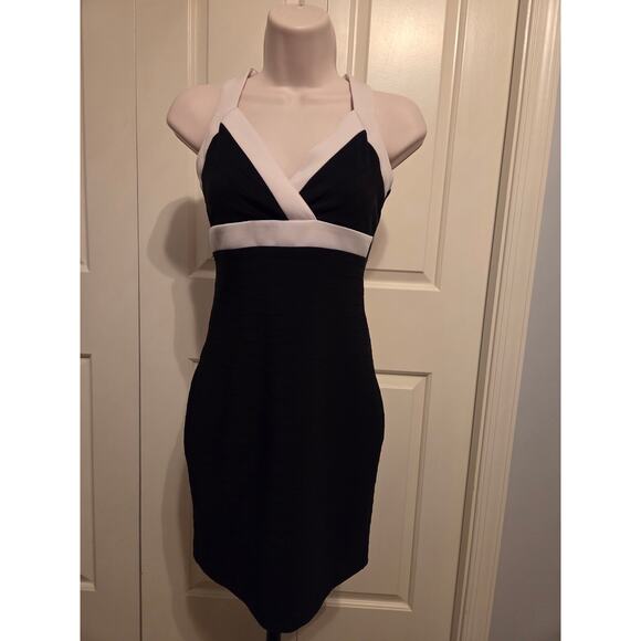 Guess Dresses & Skirts - Guess - Black & White Bodycon Mini Dress - Size 0
